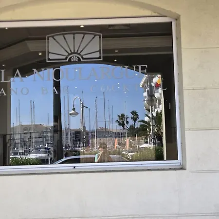 Le Balcon Bleu Apartment *