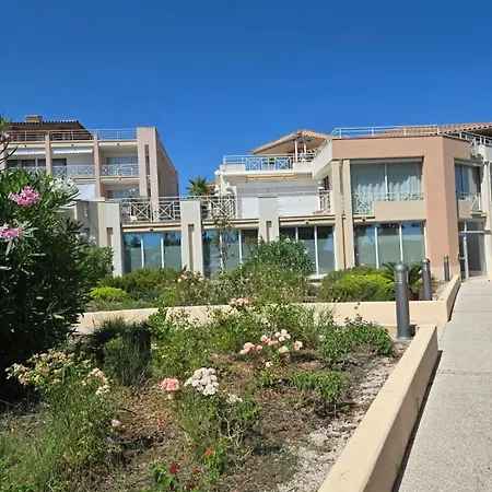Le Balcon Bleu Apartment *